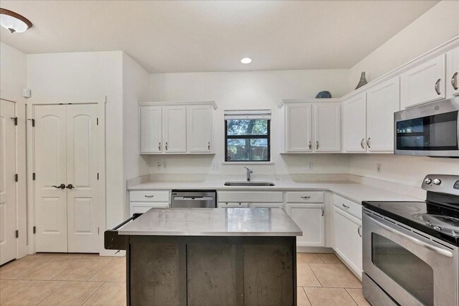 Building Photo - 15102 Bowling Ln