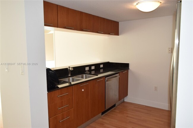 Building Photo - 1800 N Bayshore Dr