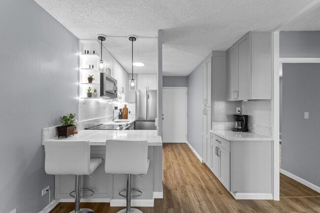 Building Photo - Experience Waikiki Living
