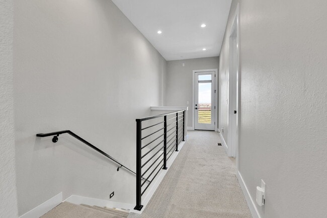 Building Photo - $2,895.00 - 2 Bed, 2.5 Bath Townhome in Prime Denver Location!