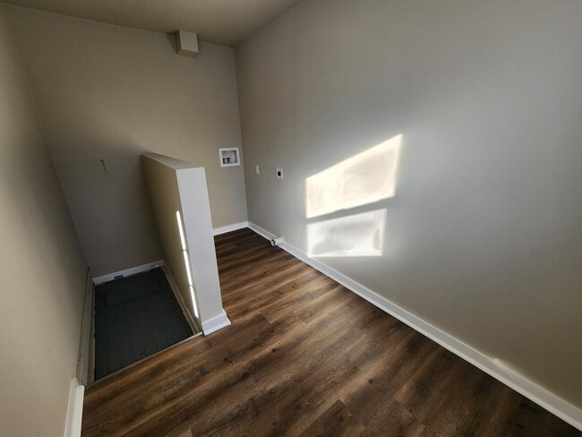 Building Photo - Newly remodeled 2 bedroom 1 bathroom home