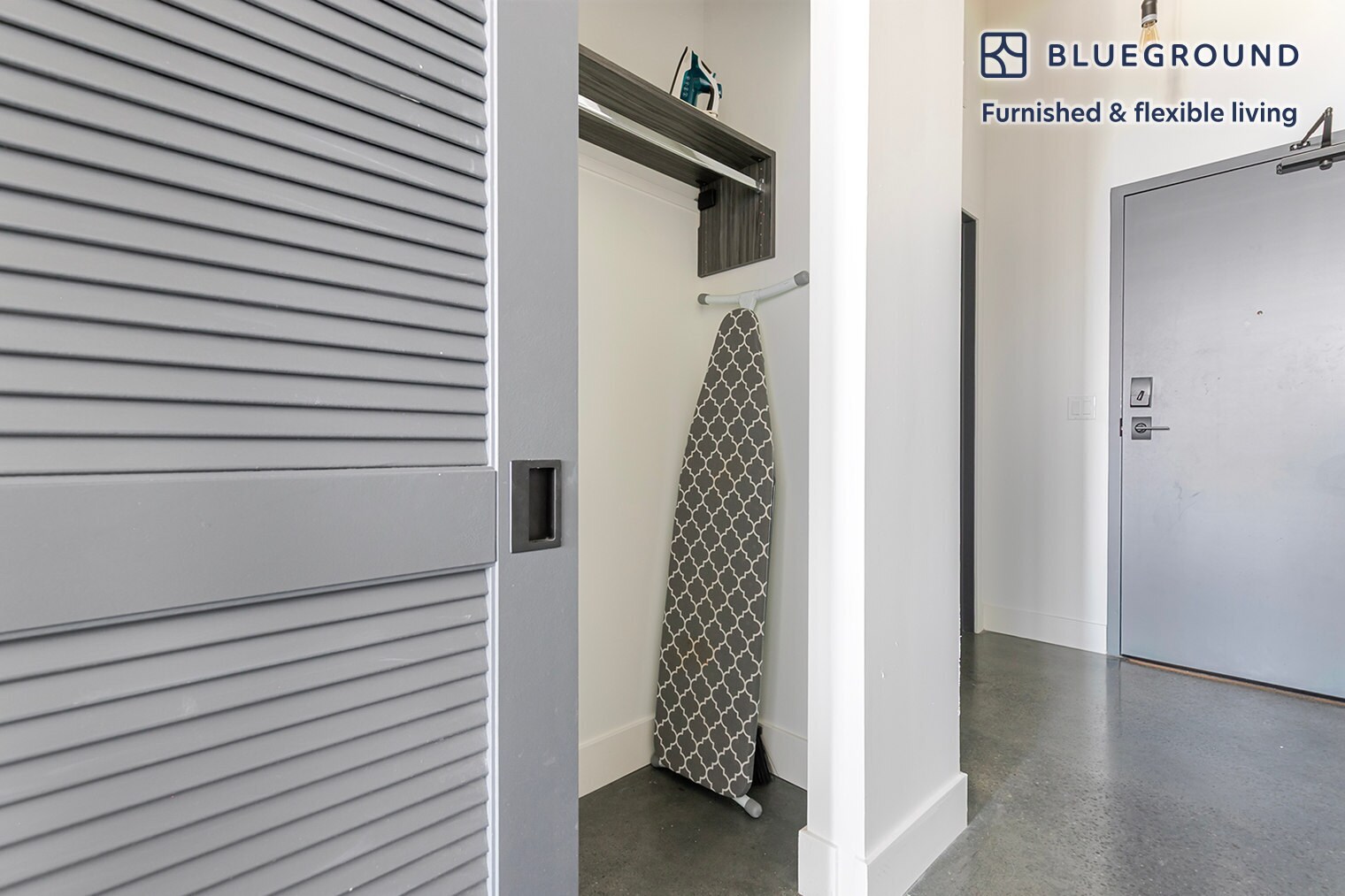 Building Photo - 2061 N Southport Ave