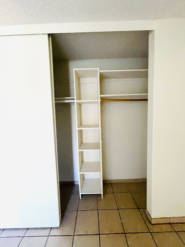 Building Photo - Welcome to this beautiful 3-bedroom, 2-bat...