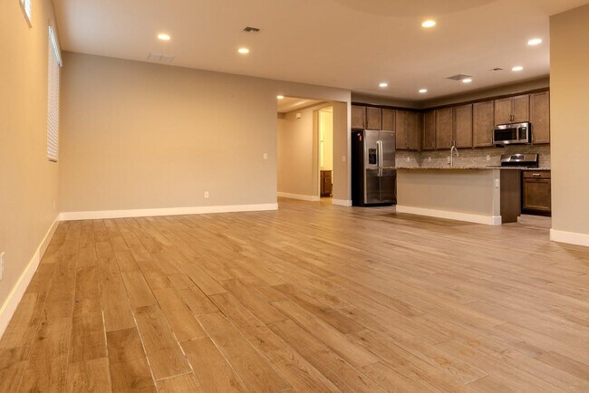 Building Photo - 9701 E Spiral Ave