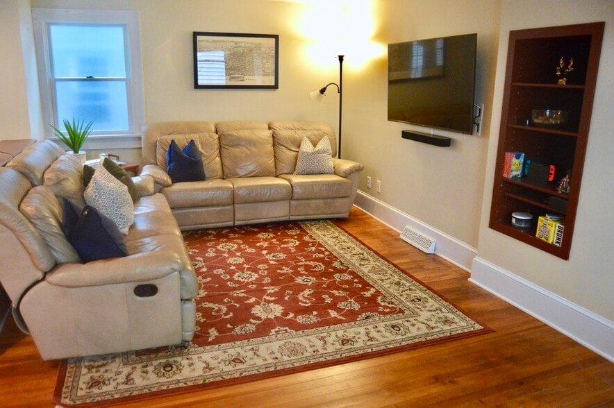 Building Photo - 56 Ash St