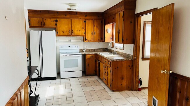 Building Photo - Ranch Style 4bed/2bath