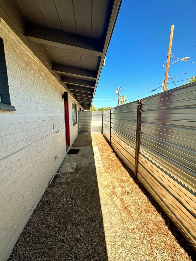 Building Photo - 2770 N Forgeus Ave