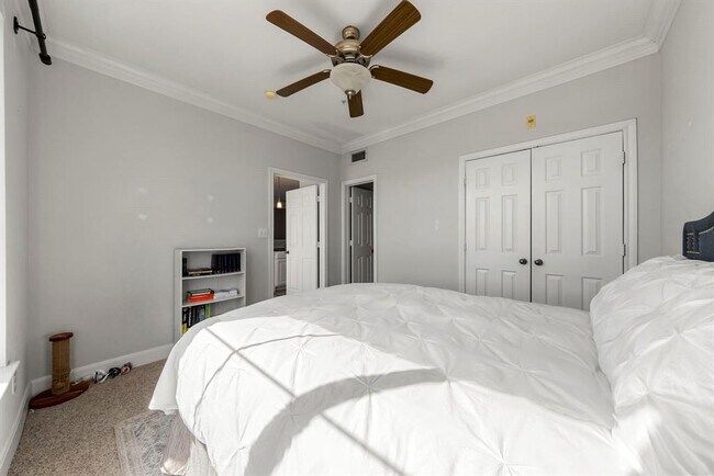 Building Photo - 7701 Rialto Blvd