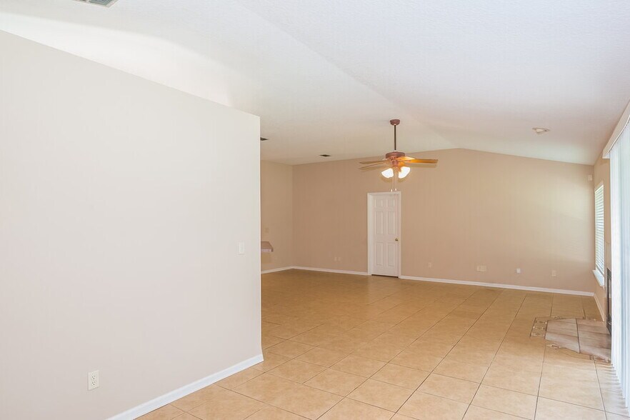 Building Photo - 644 Southern Lily Dr