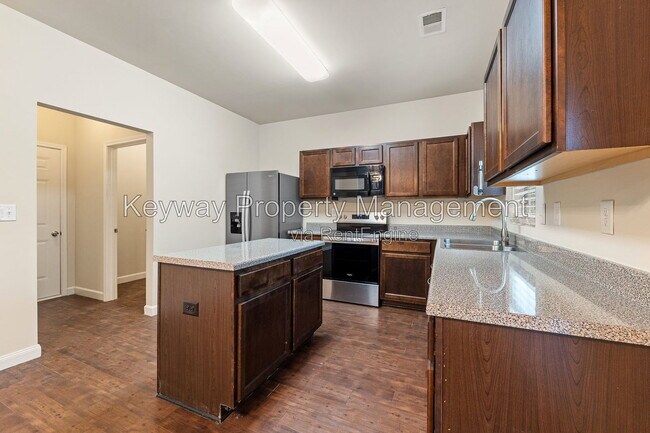 Building Photo - 910 Clover Ct
