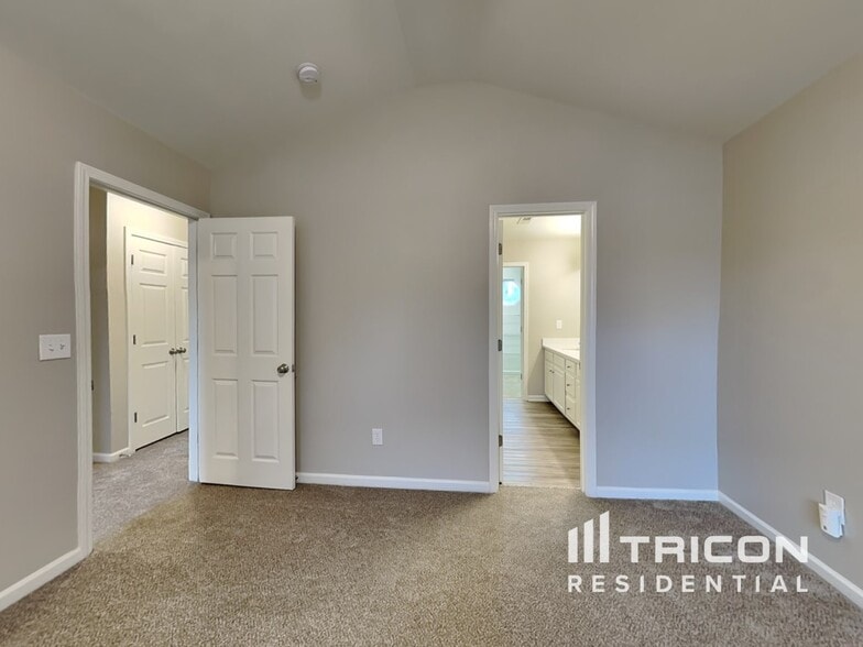 Building Photo - 9514 Parkridge Dr