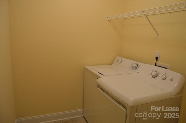 Building Photo - 132 Springfield Rd