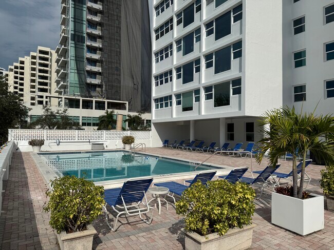 Building Photo - 33 S Gulfstream Ave