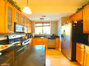 Building Photo - 900 N 3rd St