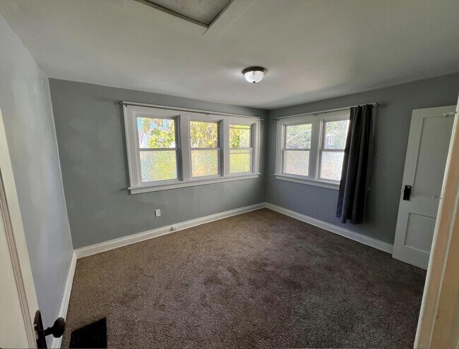 Building Photo - 212 E Hudson St