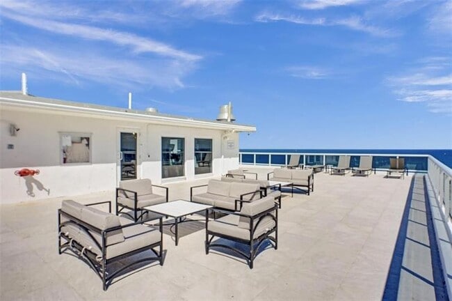 Building Photo - 2841 N Ocean Blvd