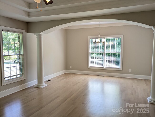 Building Photo - 364 Chuckwood Rd