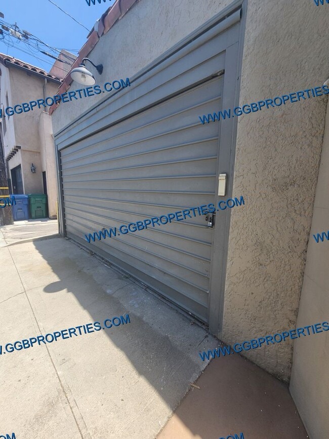 Building Photo - Come See this SAT! 06/27/26 - Live the Belmont Shore Lifestyle! Spanish 2 Bedroom / 1 Bath Home w...