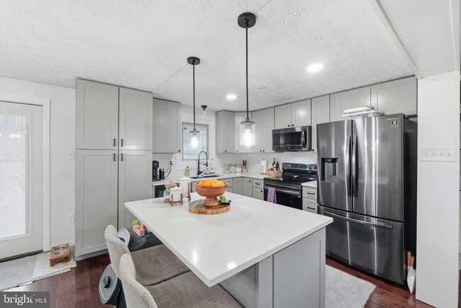 Building Photo - 117 Village Way