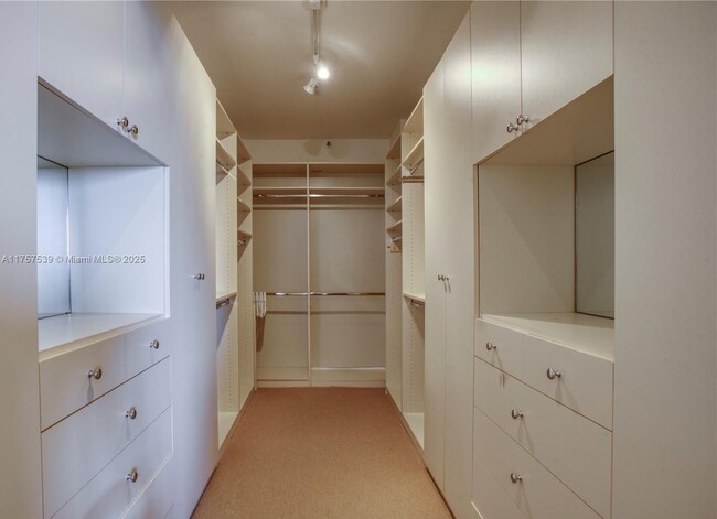 Building Photo - 19500 Turnberry Way