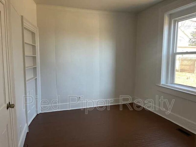 Building Photo - 404 E Prospect Terrace