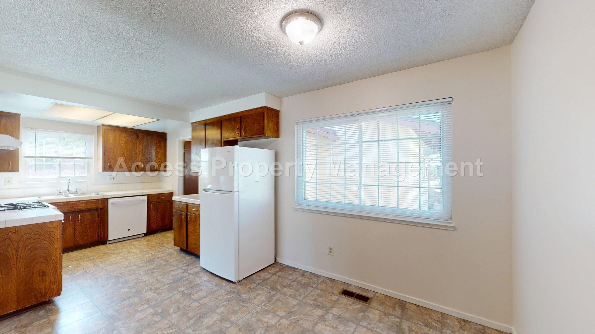 Building Photo - 1441 Montclair Dr