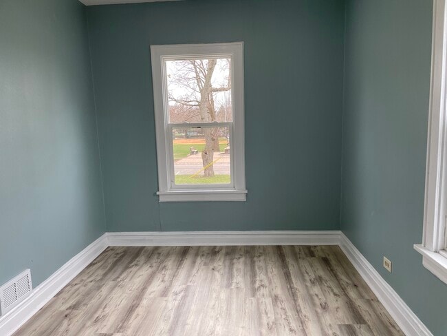 Building Photo - 114 E Richmond St