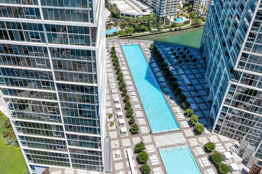 Building Photo - 485 Brickell Ave