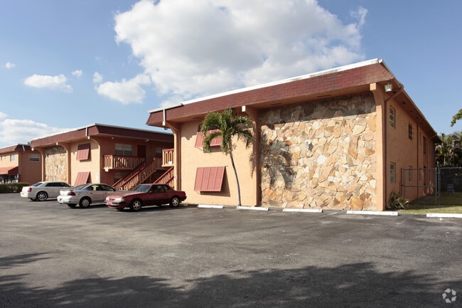 Building Photo - Pinehill Plaza Apartments
