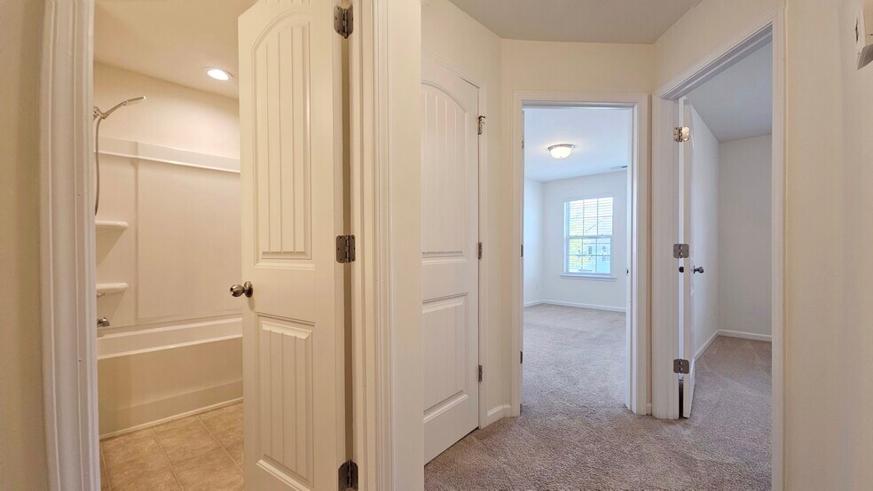 Building Photo - 90 W Grove Point Dr