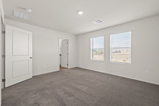 Building Photo - Modern 3 Bedroom Town House near Exploration Peak Park