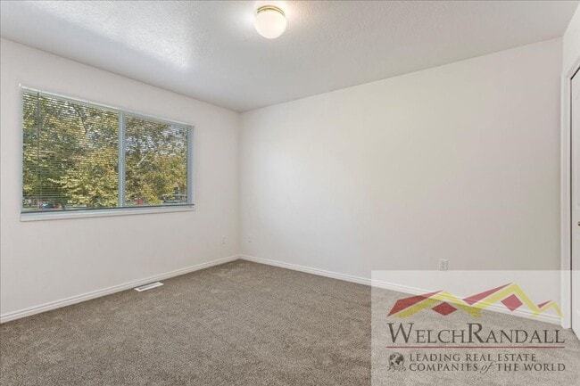 Building Photo - Beautiful 3 Bed 1.5 Bath Townhome in Ogden