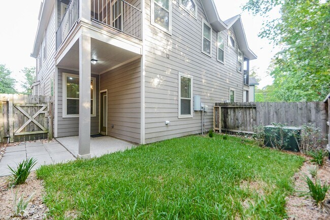 Building Photo - Beautifully Upgraded 3 Bedroom Townhome in The Woodlands Sterling Ridge