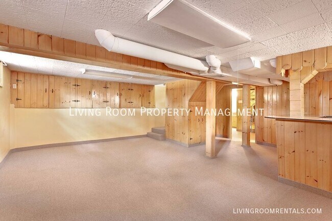 Building Photo - 3010 SE 36th Ave