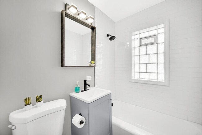 Building Photo - 735 Porter St