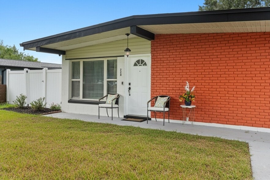 Building Photo - 228 Sunset Dr