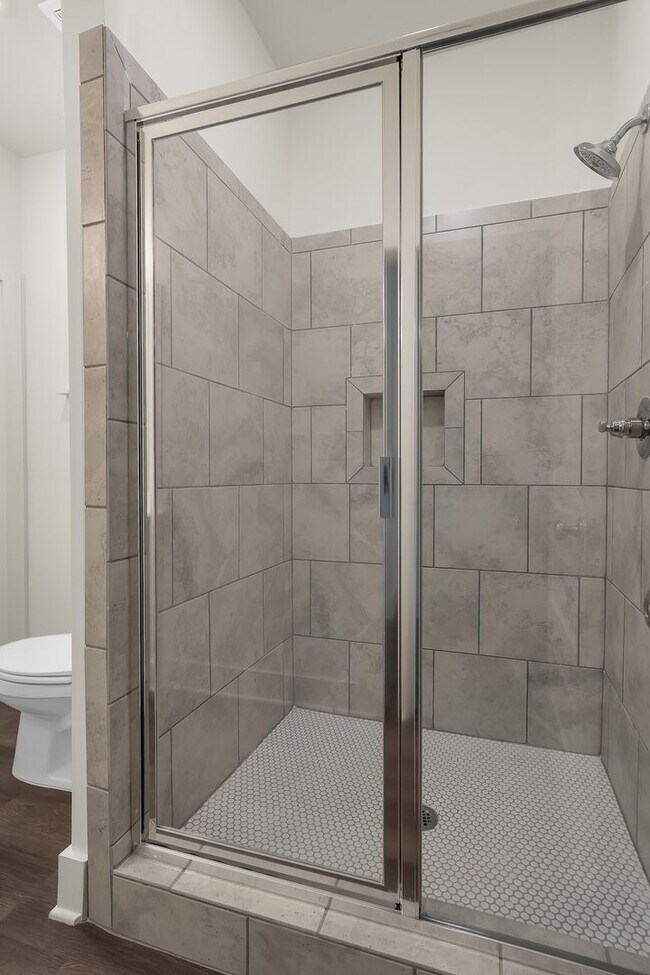 Building Photo - One Bedroom Cottage with Fenced Backyard!