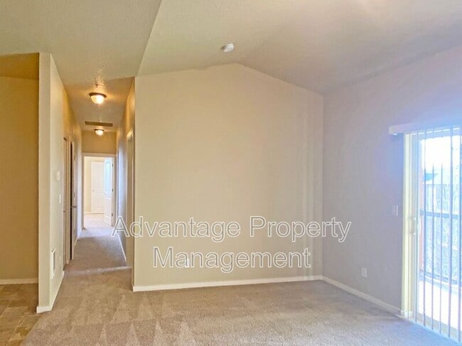 Building Photo - 519 Catron St N