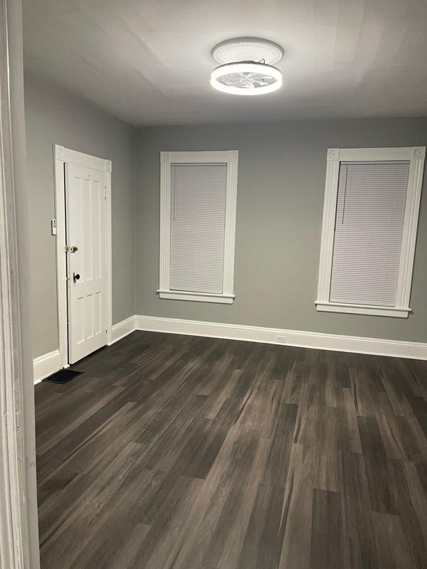 Building Photo - 595 William St