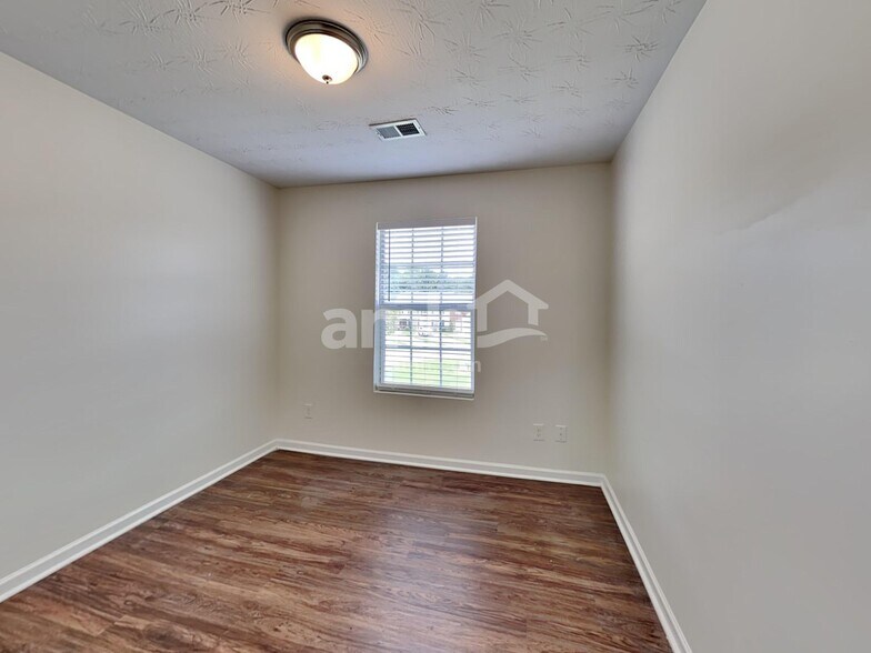 Building Photo - 2540 Marlin Dr