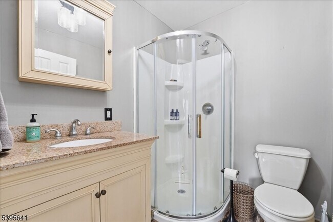 Building Photo - 2606 Trafalgar Square