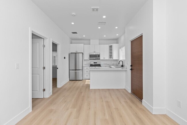 Building Photo - 6704 Saranac St