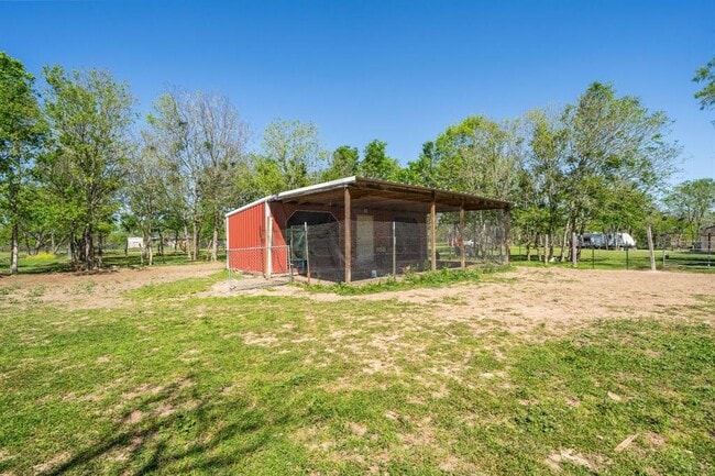 Building Photo - 381 FM86