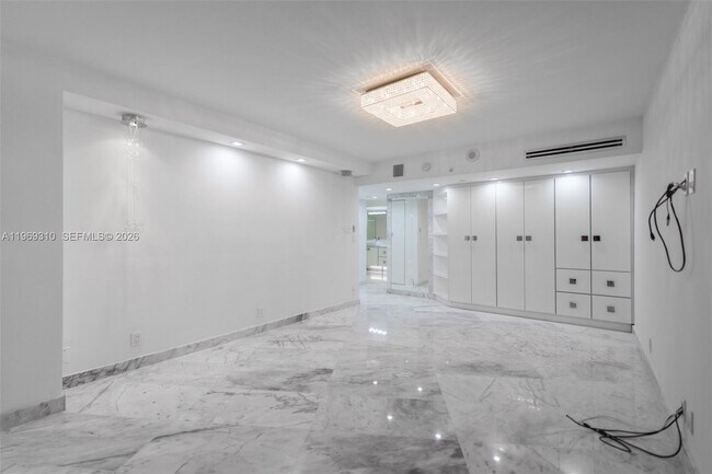 Building Photo - 19195 NE 36th Pl