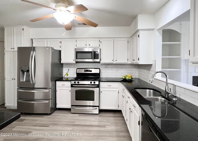Building Photo - 430 Indigo Ct