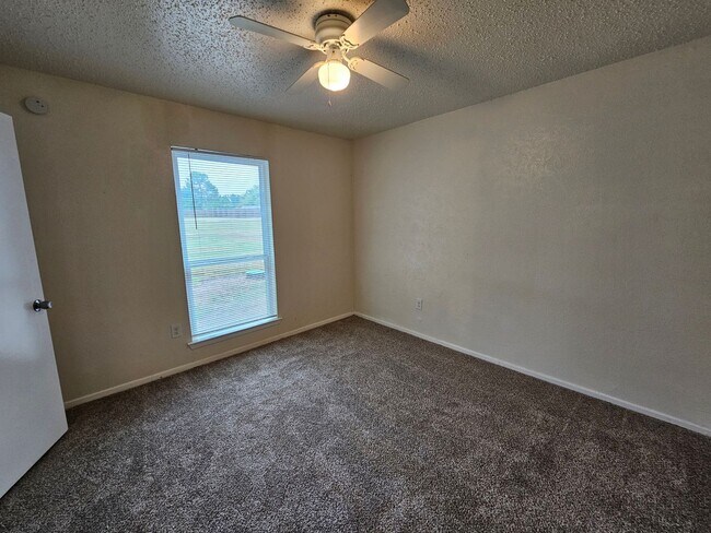 Building Photo - 110 Muleta Dr