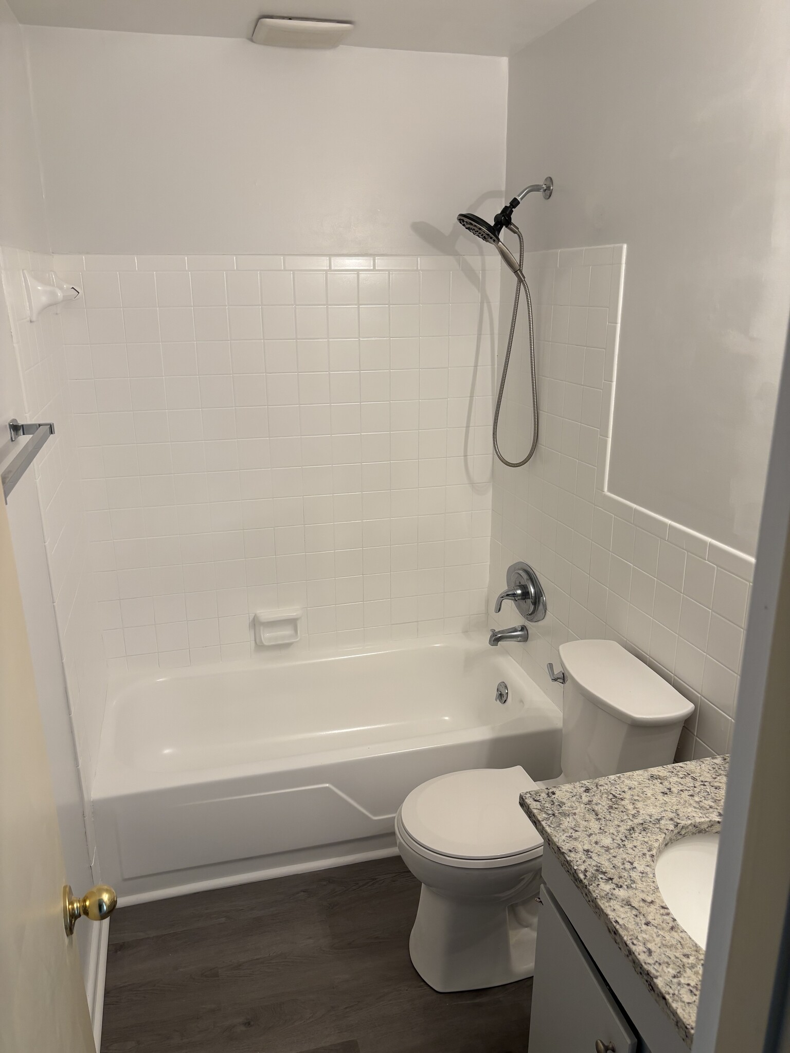 Bathroom - 2527 Hydraulic Rd