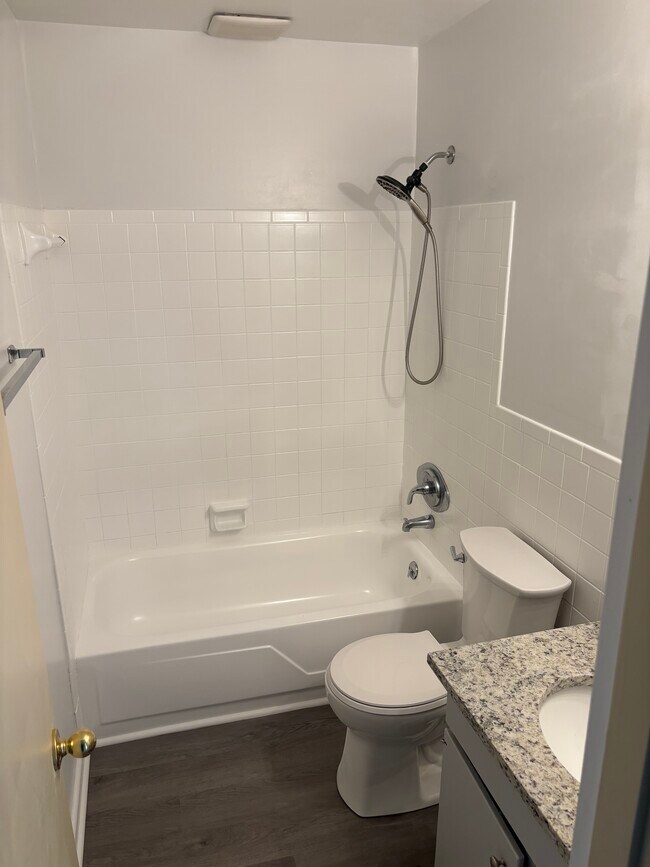 Bathroom - 2527 Hydraulic Rd