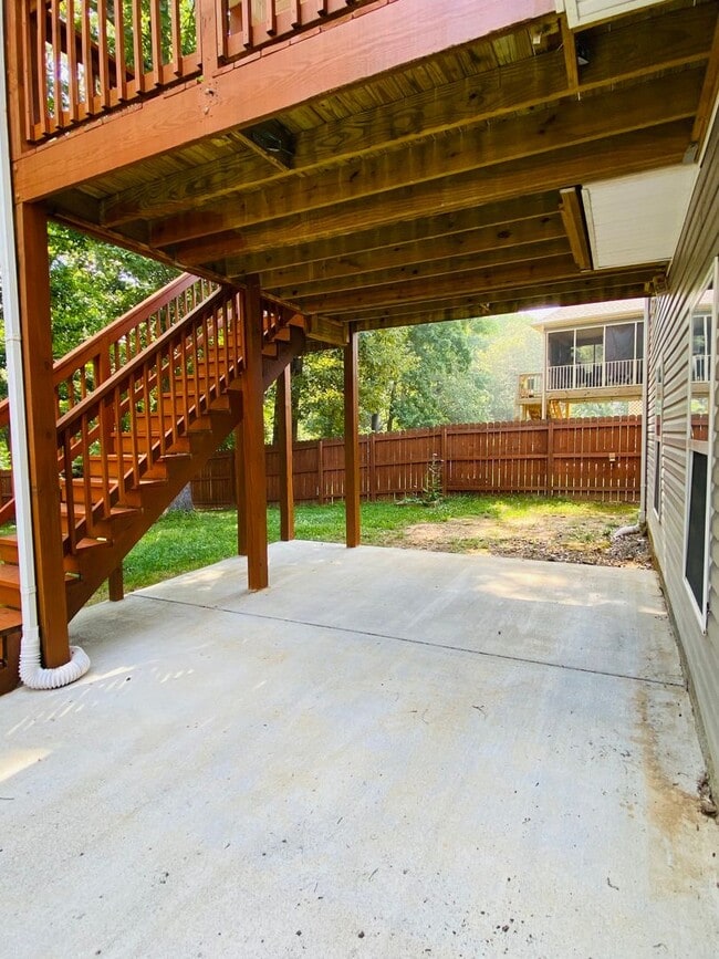 Building Photo - Luxury Home