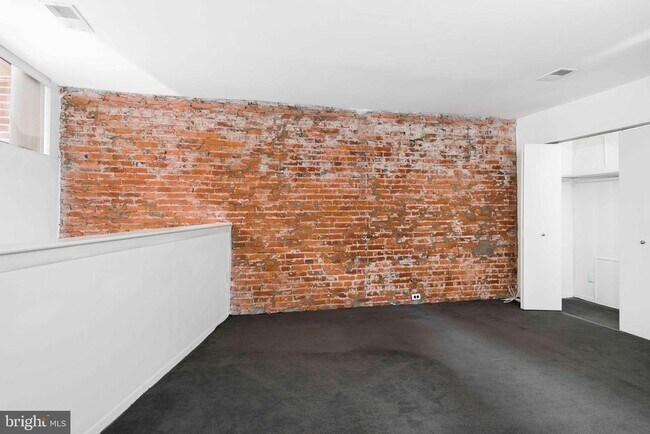 Building Photo - 2031 South St